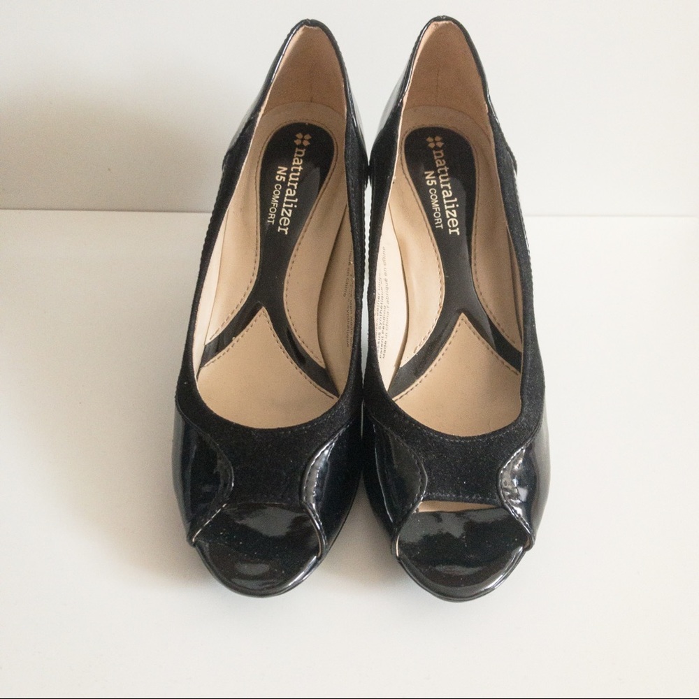Naturalizer black Glossy Pumps
